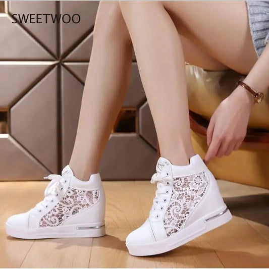 Women Platform Sneakers Rubber Brogue Leather High heels Lace Up Shoes Pointed Toe Height Increasing Creepers White Silver