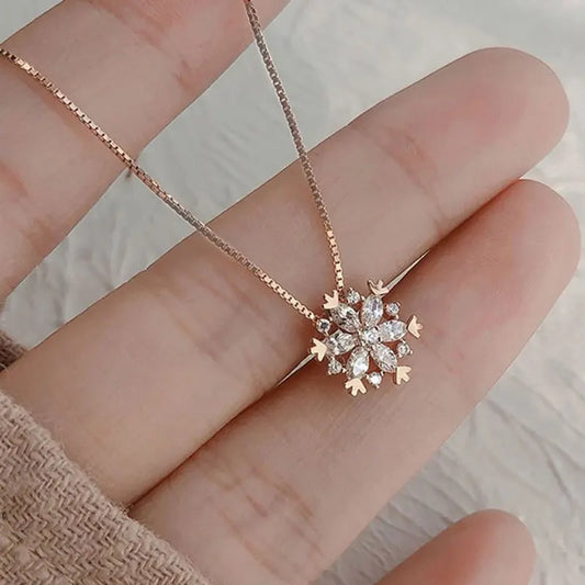 Women Girls Popular Snowflake Shining Crystal Necklace Rhinestone Snow Pendant Necklaces New Year Gift Jewelry