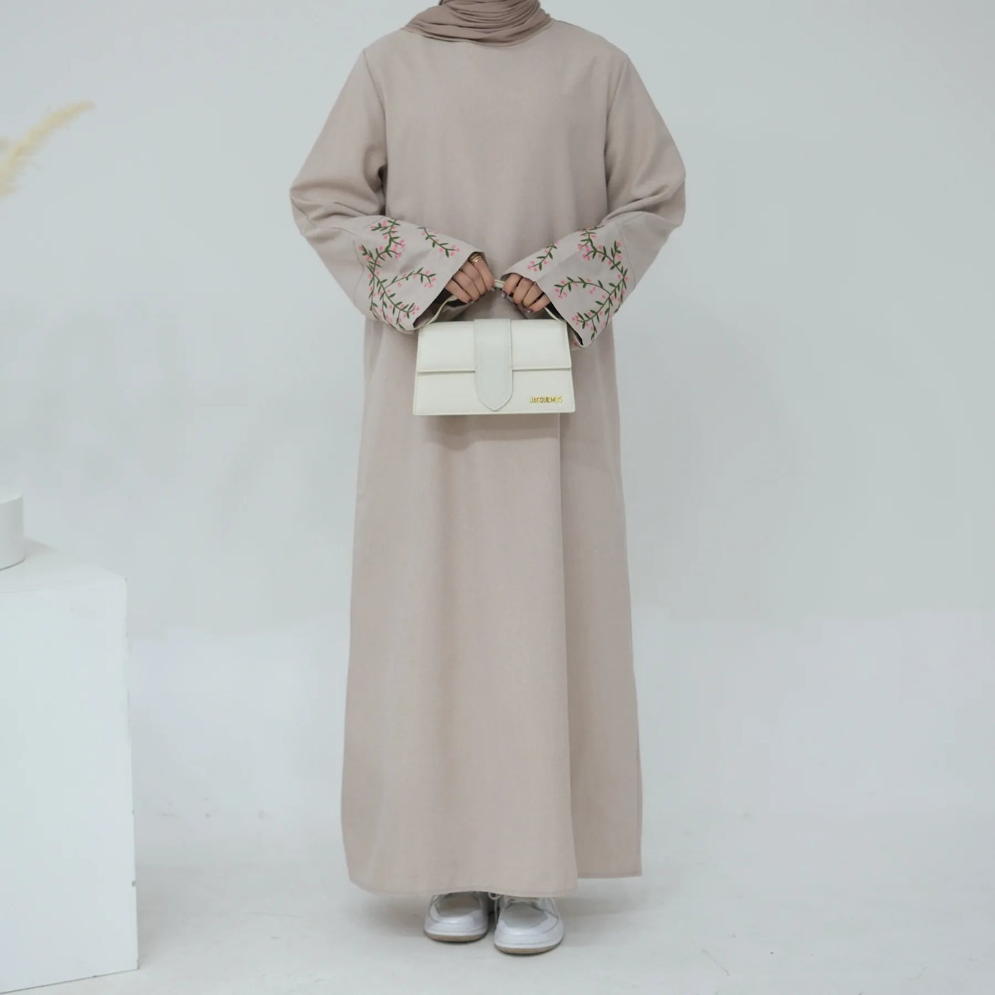 Floral Embroidery Closed Abaya Thin Linen Muslim Abayas for Women Dubai Luxury Turkish Dress Islamic Clothing Kaftan Hijab Robe